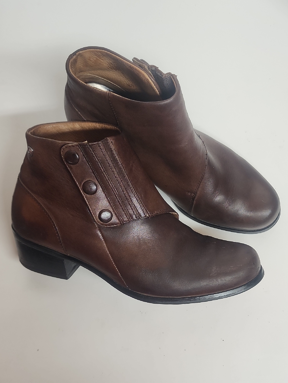Ariat Dark Brown Leather Slip On Heeled Chukka Boots with Button Detail Size 8.5